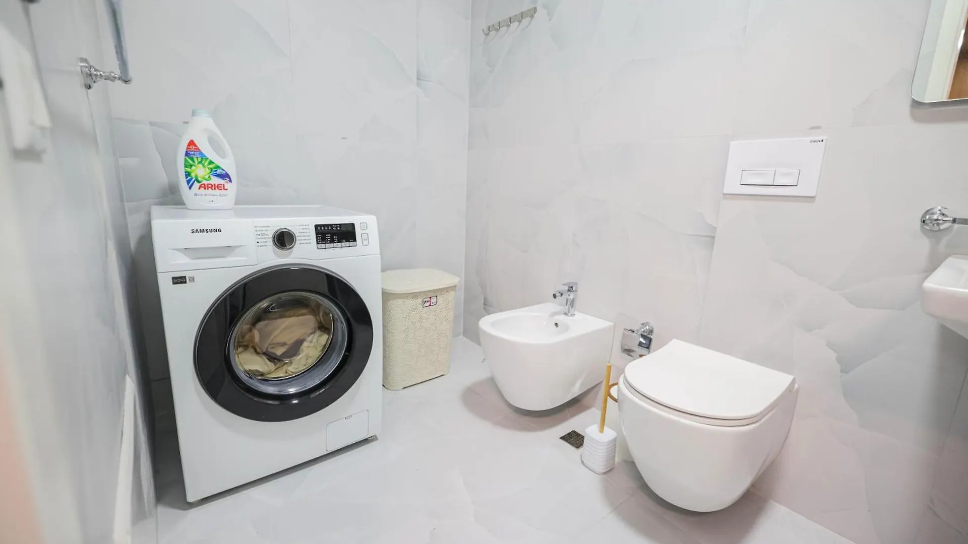 Apartment Luxury Apt In Kaimi Residence Complex Wifi Ac Tirana Albania