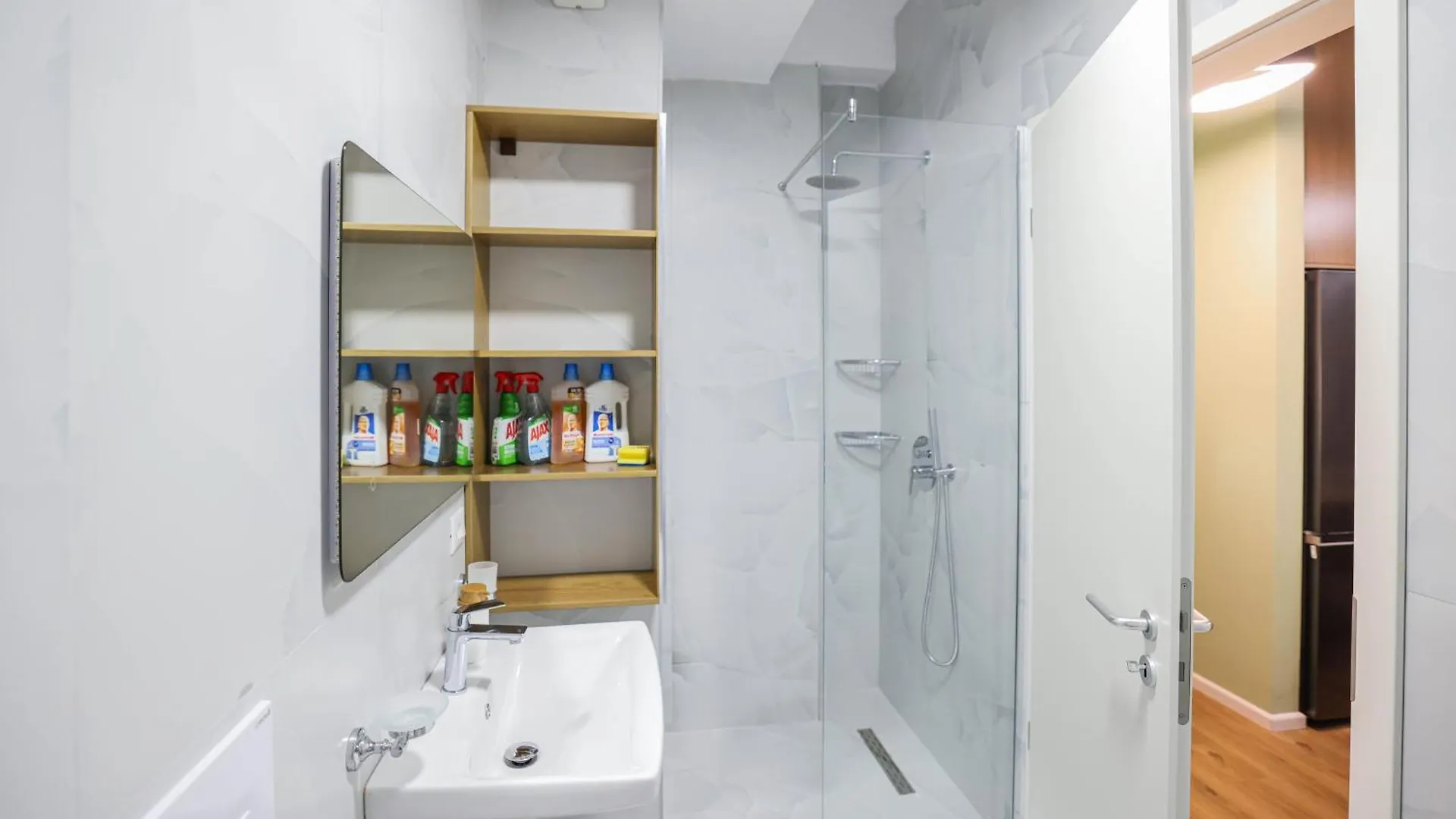 Luxury Apt In Kaimi Residence Complex Wifi Ac Tirana 0*,  Albania