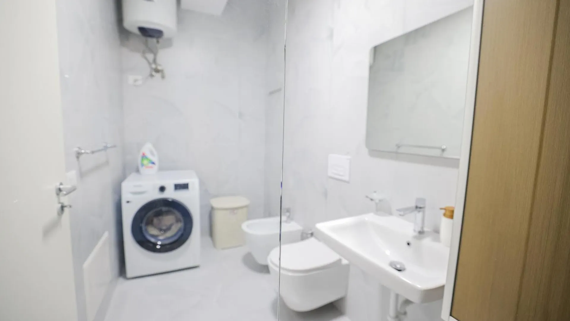 Luxury Apt In Kaimi Residence Complex Wifi Ac Tirana 0*,